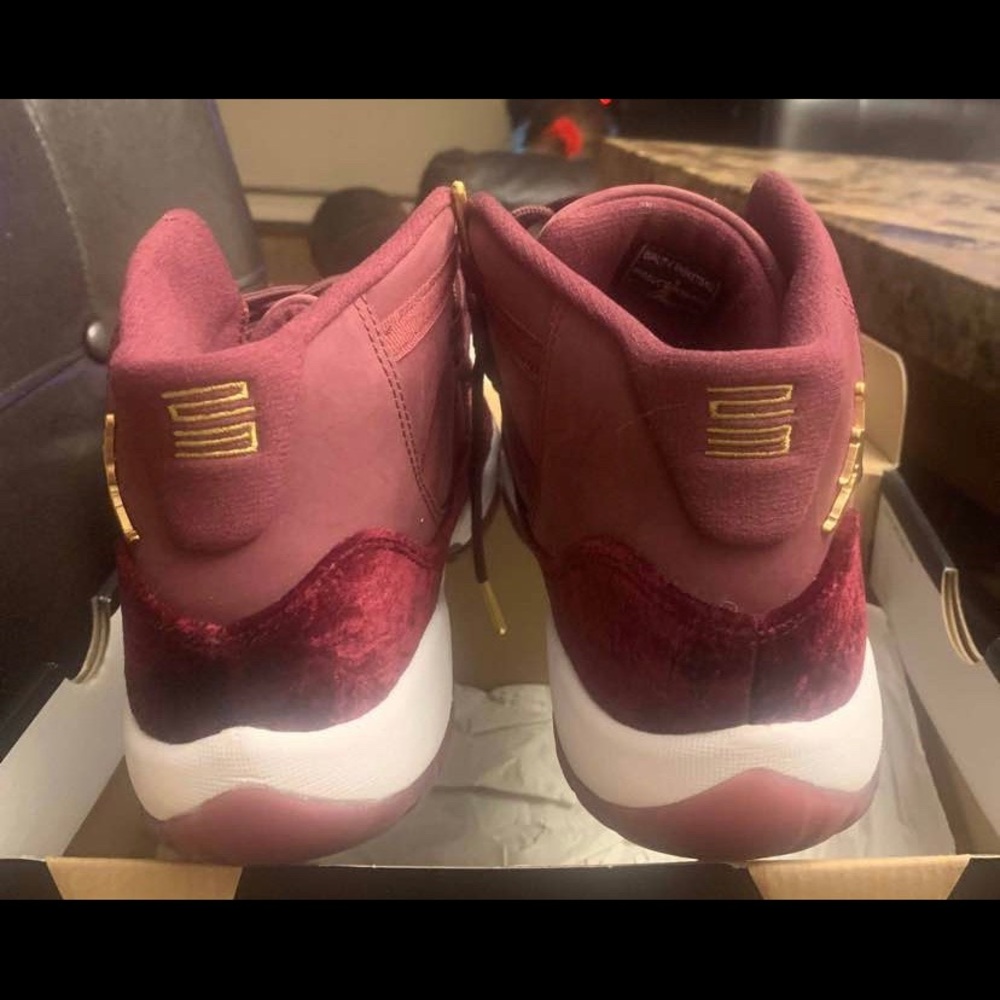 Heiress night maroon - Picture 2 of 2